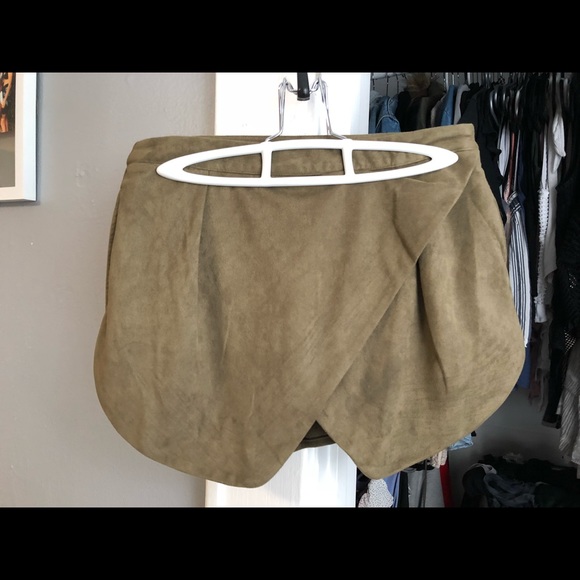 Forrest Green mini Skort - Picture 2 of 4